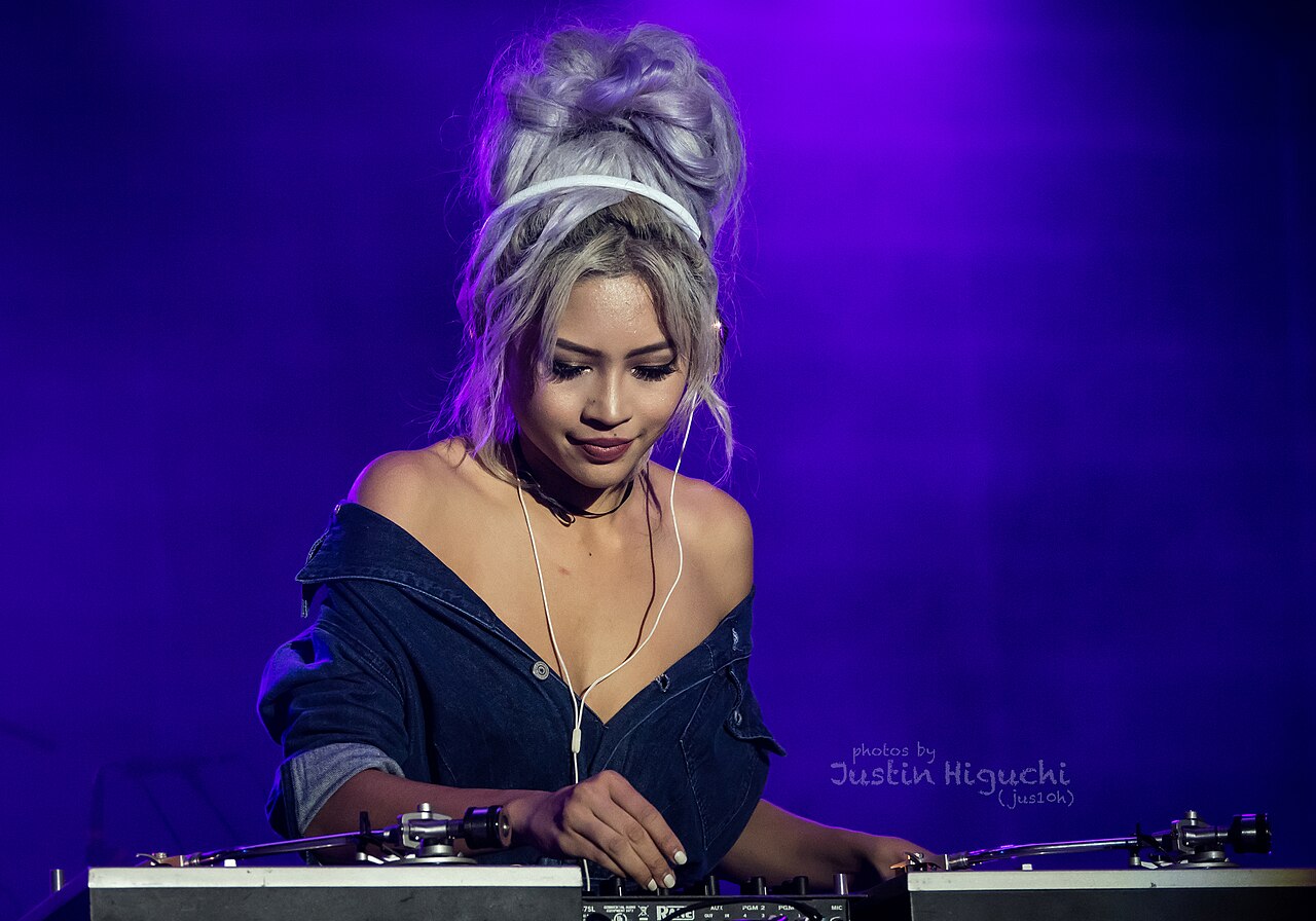 Amy Pham performing in Los Angeles in 2016