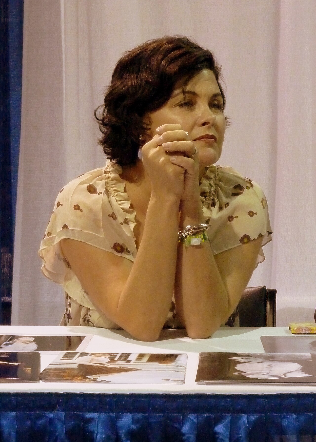 Sherilyn Fenn at a fan convention